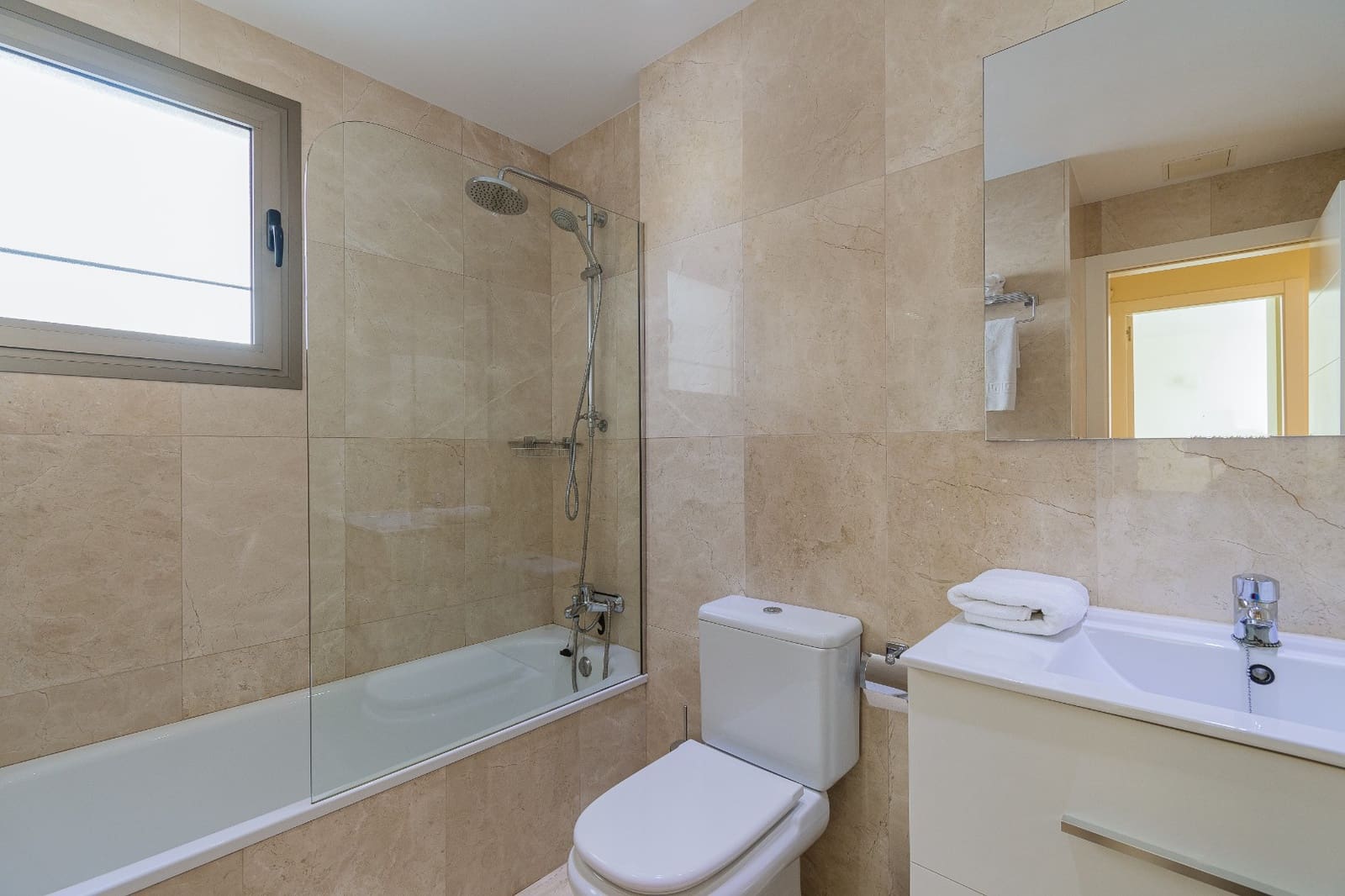   2 soveværelse   ferieLejlighed i Playa de la Caleta   med   swimmingpool  garage  - € 1.150 (Ref: 5166882)