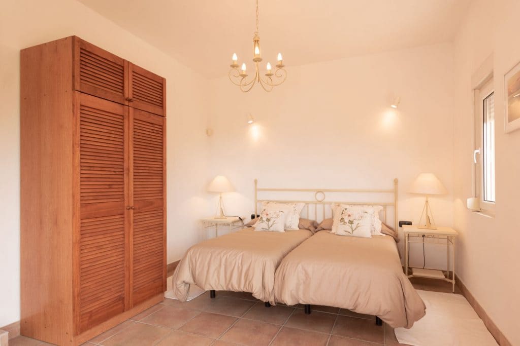 2 bedroom Bungalow for holiday rental in La Caleta Adeje with pool garage - € 1,075 (Ref: 6965324)