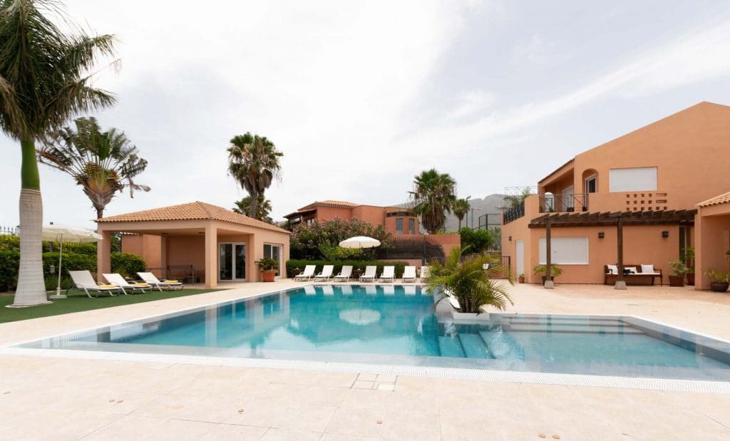 2 bedroom Bungalow for holiday rental in La Caleta Adeje with pool garage - € 1,075 (Ref: 6965324)