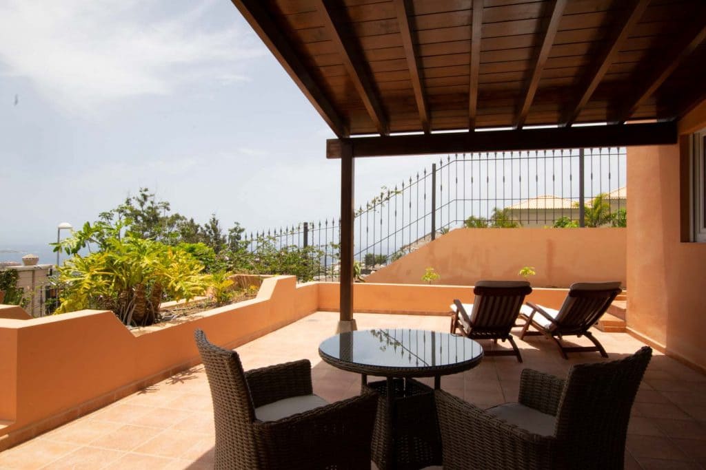 2 bedroom Bungalow for holiday rental in La Caleta Adeje with pool garage - € 1,075 (Ref: 6965324)