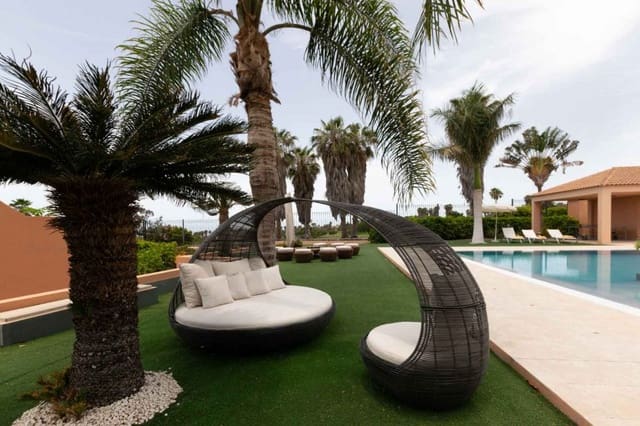 Bungalow de 2 habitaciones en La Caleta Adeje, Adeje en alquiler vacacional con piscina garaje - 1.075 € (Ref: 6965324)