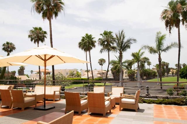 Bungalow de 2 habitaciones en La Caleta Adeje, Adeje en alquiler vacacional con piscina garaje - 1.075 € (Ref: 6965324)