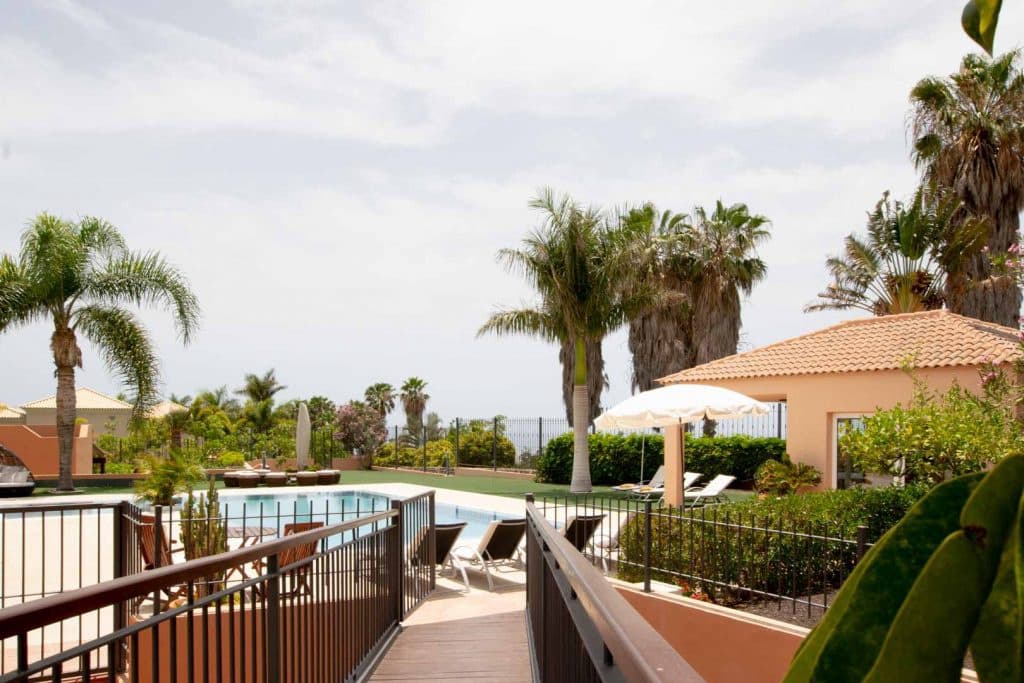 2 bedroom Bungalow for holiday rental in La Caleta Adeje with pool garage - € 1,075 (Ref: 6965324)