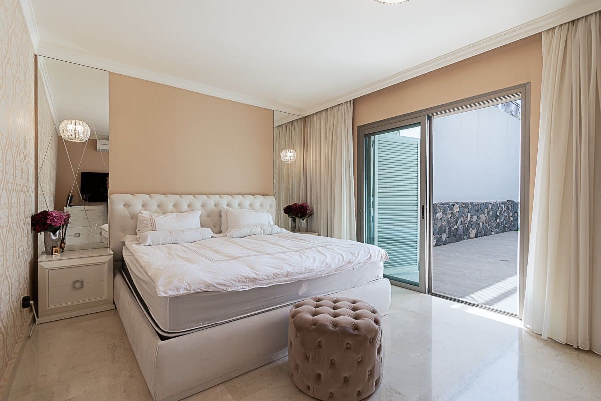 2 sypialnia Apartament na sprzedaż w La Caleta Adeje z basenem garażem - 949 000 € (Ref: 7722059)