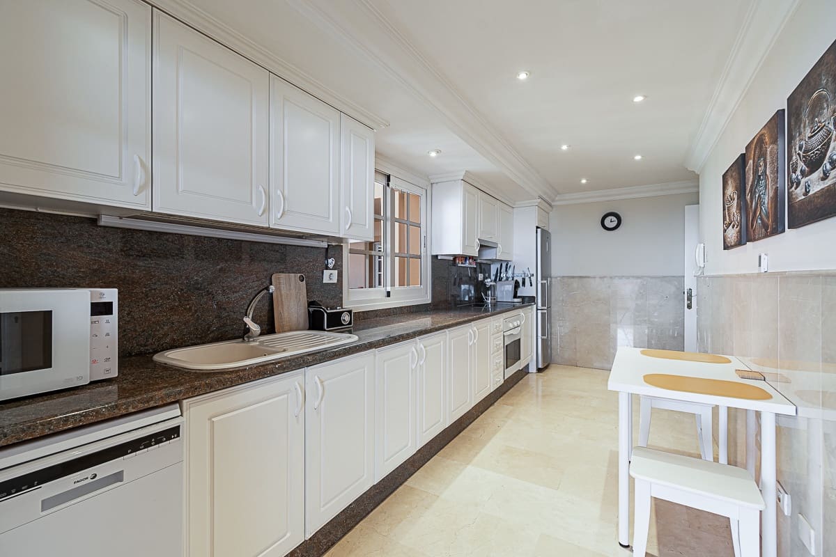 2 Zimmer Wohnung zu vermieten in Costa Adeje mit Pool Garage - 2.930 € (Ref: 7770395)