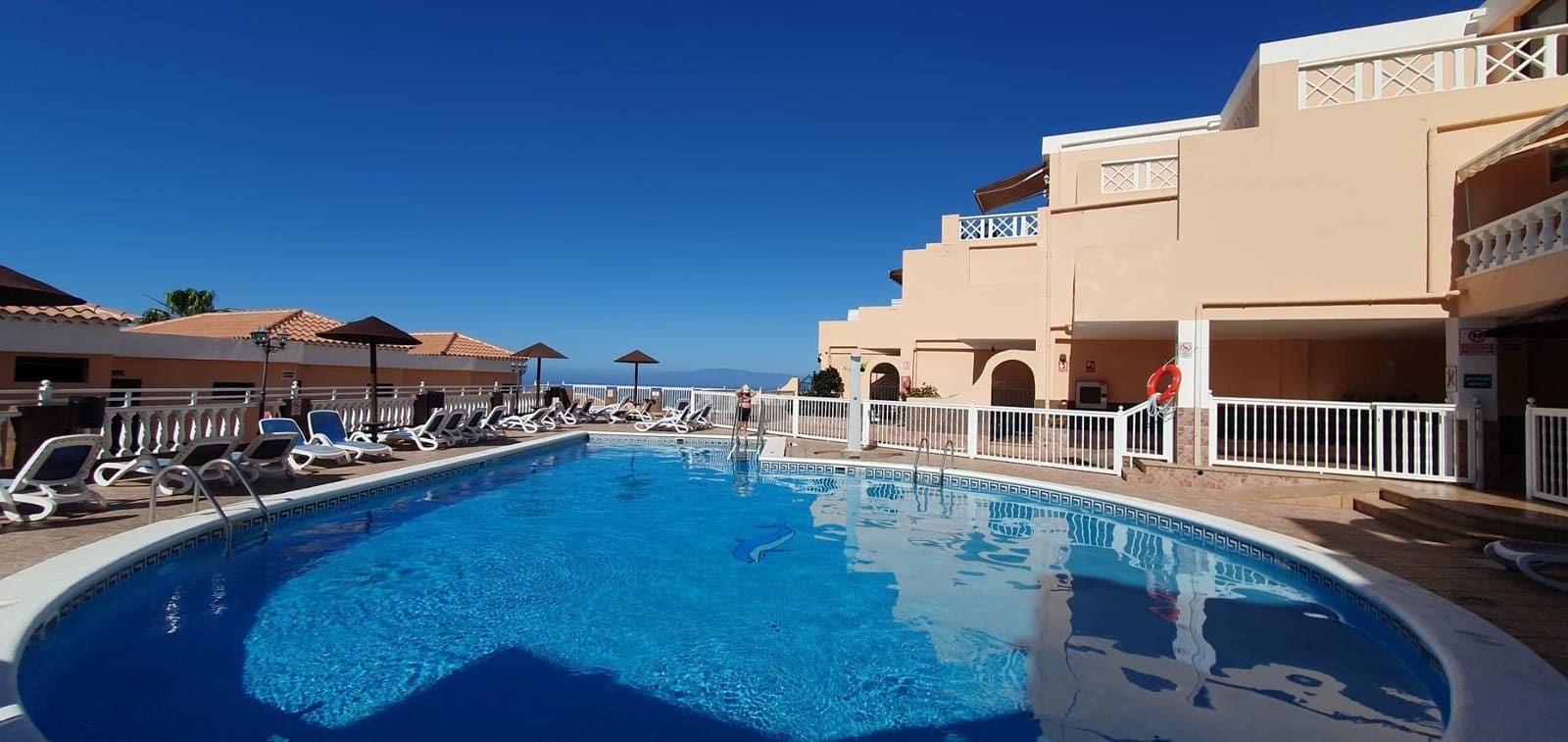 Apartment for rent in Costa Adeje with pool - € 900 (Ref: 8431382)