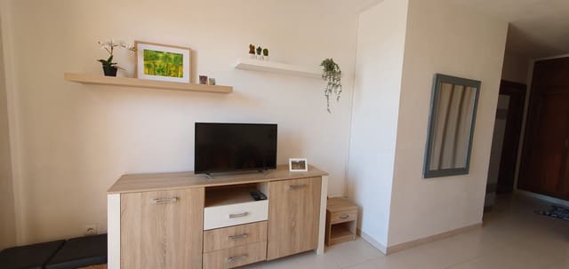 Apartment for rent in San Eugenio Alto, Adeje with pool - € 900 (Ref: 8431382)