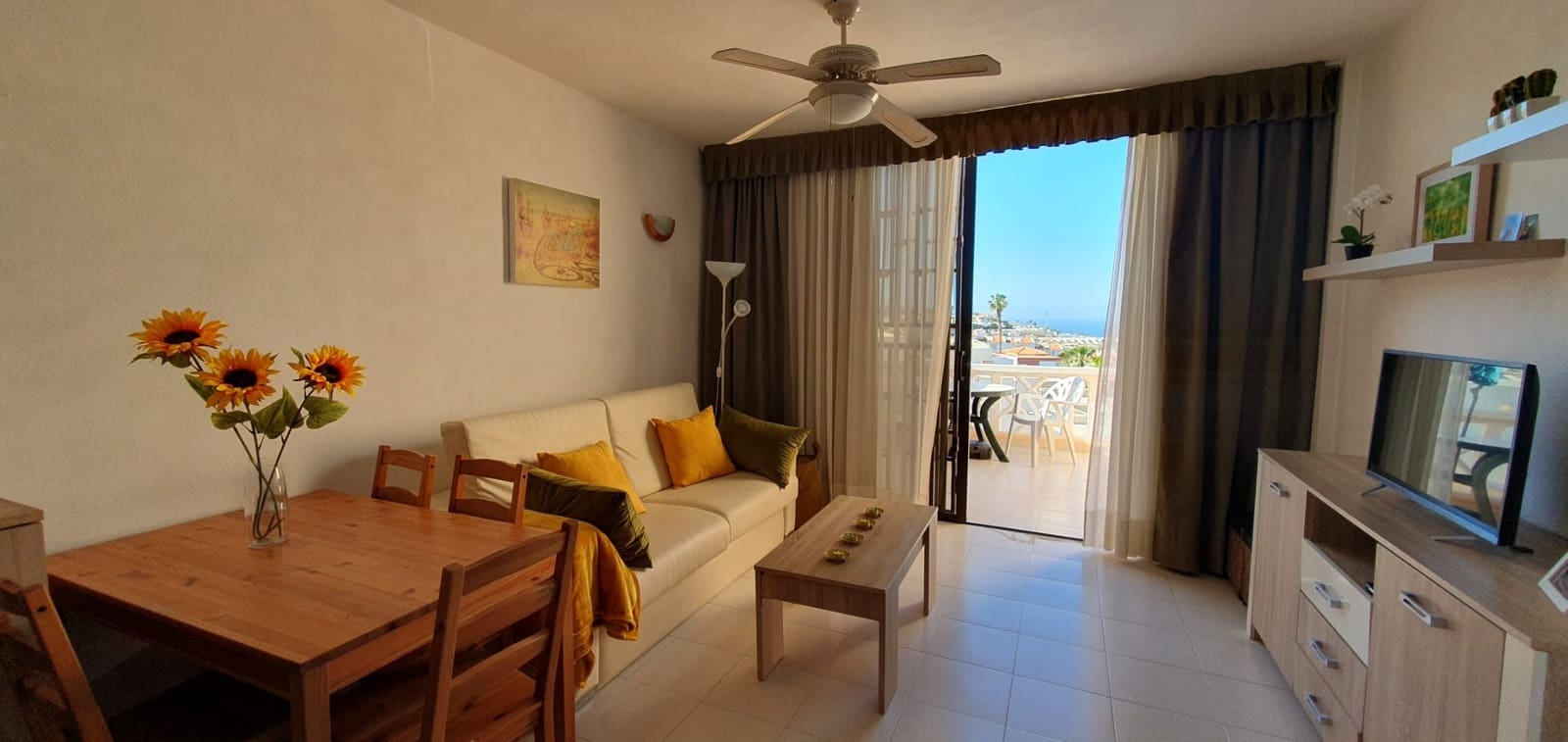 Apartment for rent in Costa Adeje with pool - € 900 (Ref: 8431382)