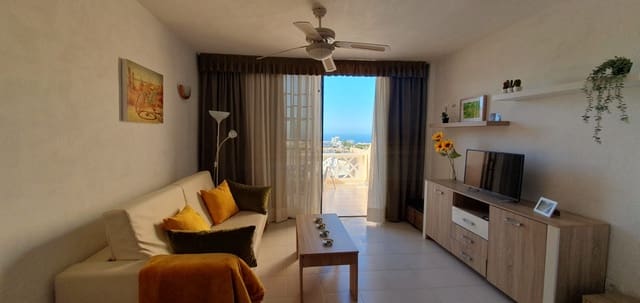 Apartment for rent in San Eugenio Alto, Adeje with pool - € 900 (Ref: 8431382)