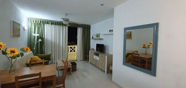 Apartment for rent in San Eugenio Alto, Adeje with pool - € 900 (Ref: 8431382)