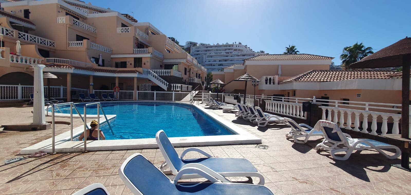 Apartment for rent in Costa Adeje with pool - € 900 (Ref: 8431382)