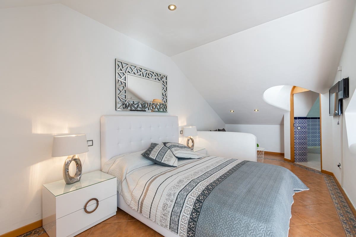 2 soverom Penthouse til leie i Playa Paraiso med svømmebasseng garasje - € 2 250 (Ref: 9475727)