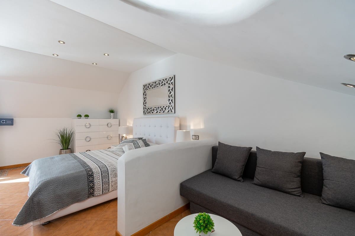 2 soverom Penthouse til leie i Playa Paraiso med svømmebasseng garasje - € 2 250 (Ref: 9475727)