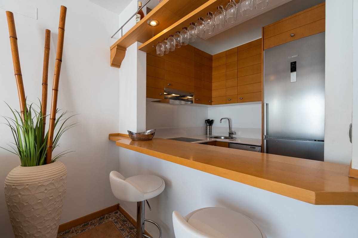 2 soverom Penthouse til leie i Playa Paraiso med svømmebasseng garasje - € 2 250 (Ref: 9475727)