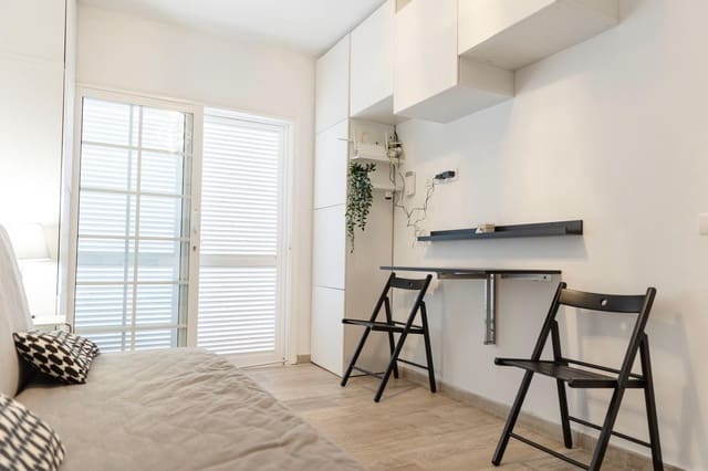 2 bedroom Apartment for rent in Los Cristianos, Arona with pool garage - € 1,600 (Ref: 9603565)