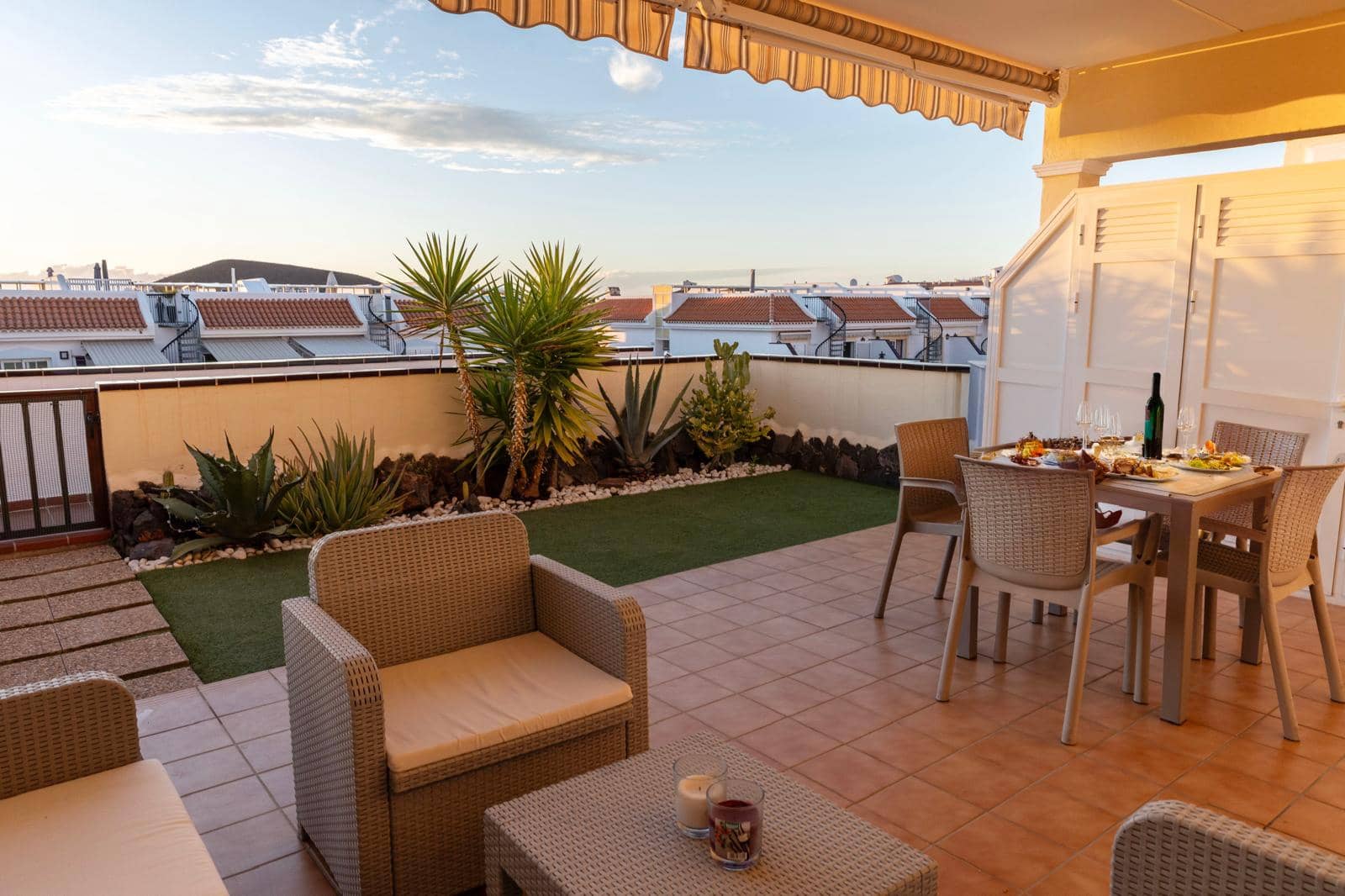 2 bedroom Apartment for rent in Los Cristianos with pool garage - € 1,600 (Ref: 9603565)