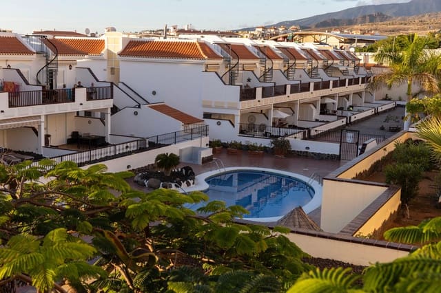 2 bedroom Apartment for rent in Los Cristianos, Arona with pool garage - € 1,600 (Ref: 9603565)