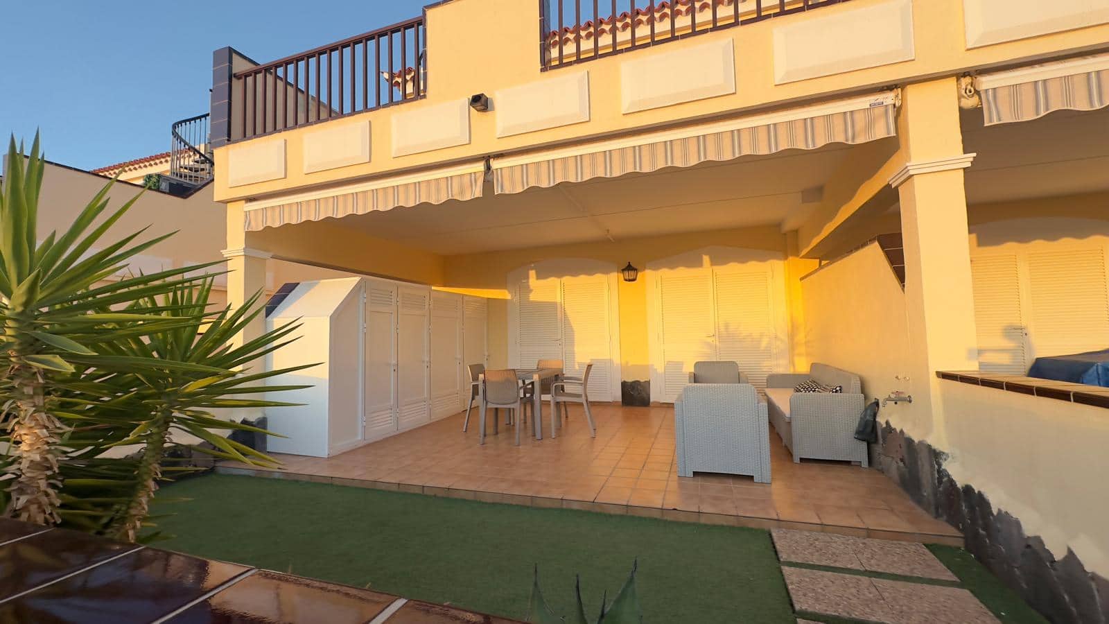 2 bedroom Apartment for rent in Los Cristianos with pool garage - € 1,600 (Ref: 9603565)