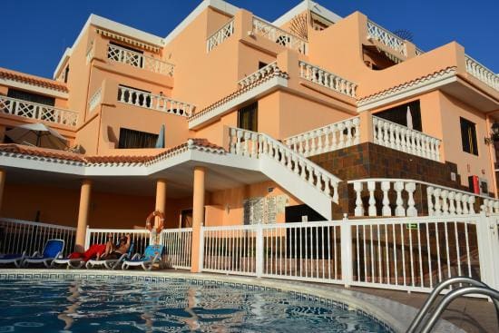 Apartment for rent in Costa Adeje with pool - € 890 (Ref: 9854482)