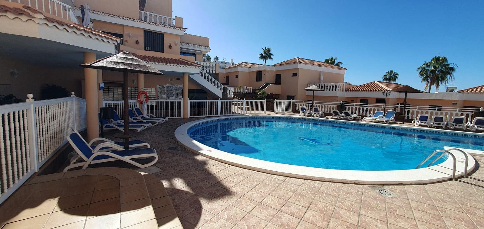 Apartment for rent in Costa Adeje with pool - € 890 (Ref: 9854482)
