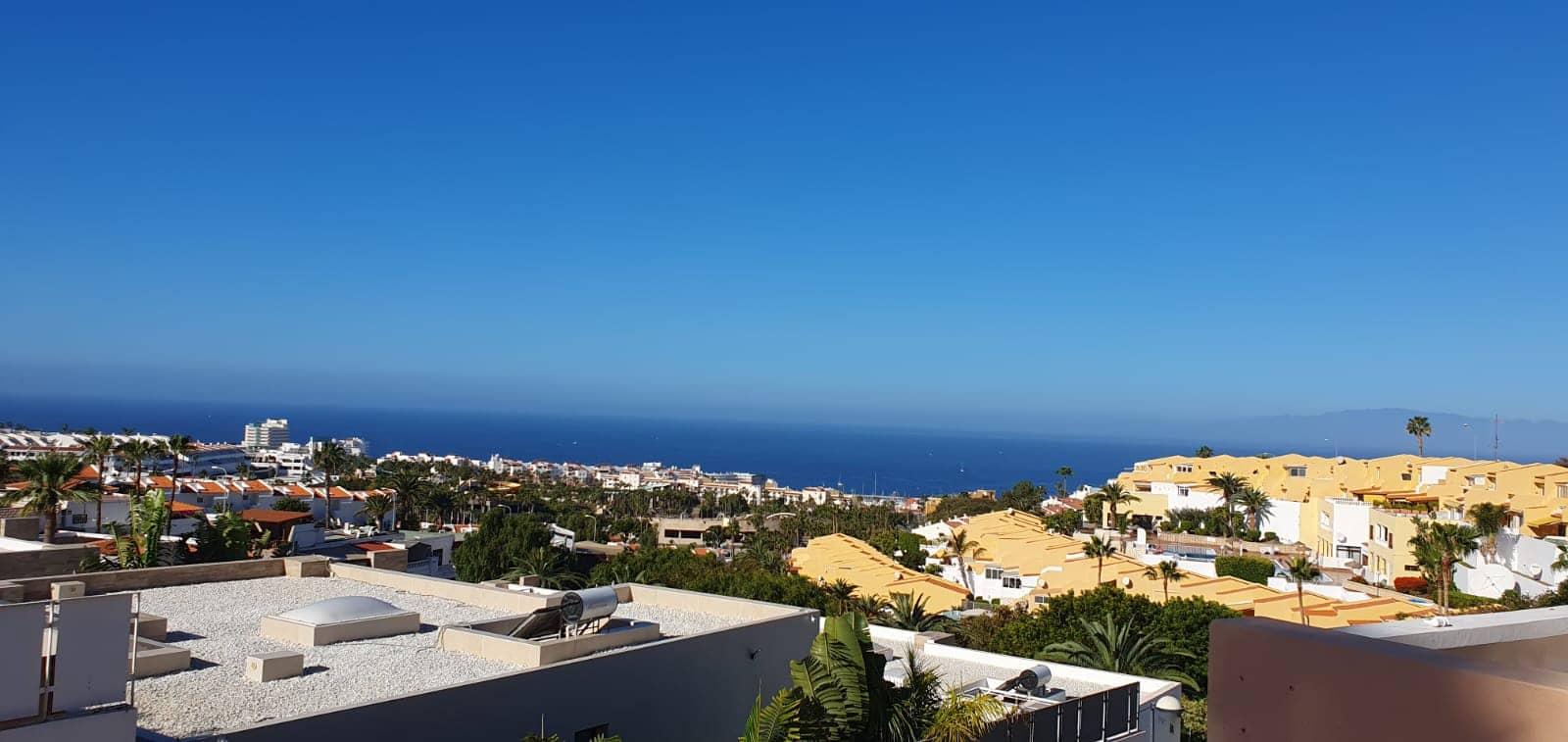 Apartment for rent in Costa Adeje with pool - € 890 (Ref: 9854482)