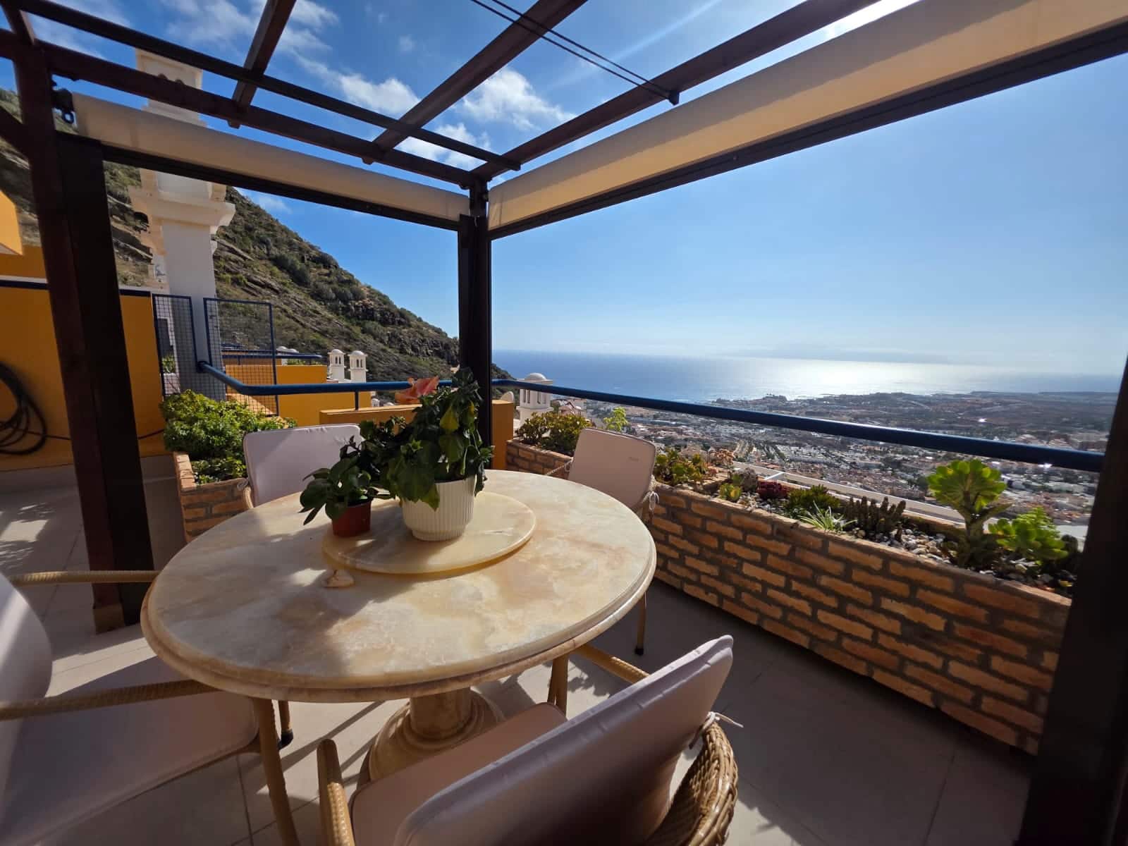 2 bedroom Penthouse for rent in Costa Adeje with pool garage - € 1,749 (Ref: 9858982)