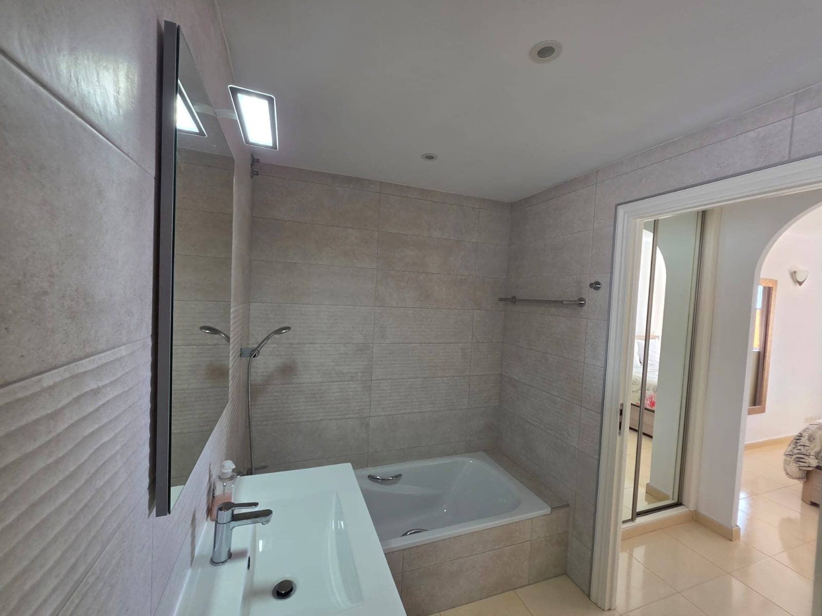 2 bedroom Penthouse for rent in Costa Adeje with pool garage - € 1,749 (Ref: 9858982)