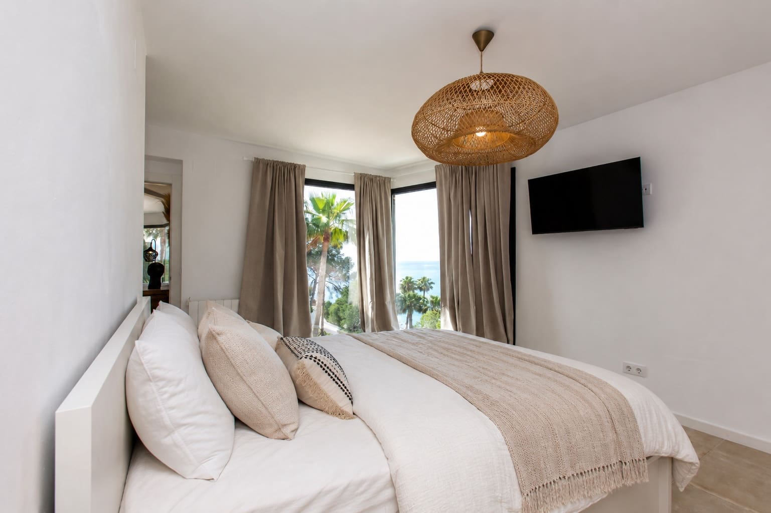 4 bedroom Villa for sale in Benissa with pool garage - € 1,650,000 (Ref: 8990045)
