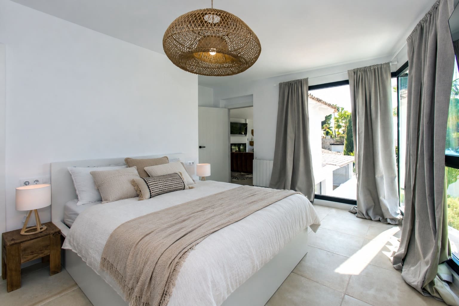 4 bedroom Villa for sale in Benissa with pool garage - € 1,650,000 (Ref: 8990045)