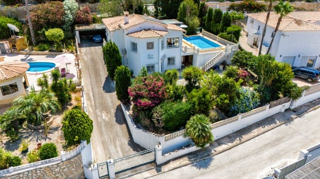 Chalet de 2 habitaciones en Calpe / Calp en venta con piscina garaje - 575.000 € (Ref: 9131150)