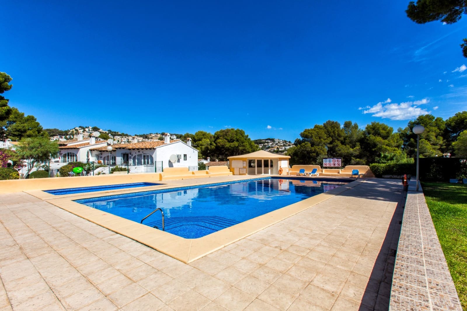 2 soverom Bungalow til salgs i Moraira med svømmebasseng garasje - € 249 500 (Ref: 9211391)