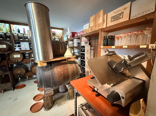 Komercyjne na sprzedaż w Moraira, Teulada-Moraira z garażem - 375 000 € (Ref: 9642194)