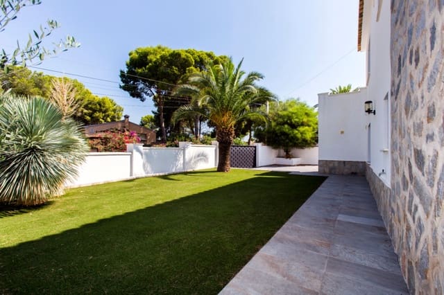Chalet de 4 habitaciones en Moraira, Teulada-Moraira en venta con piscina garaje - 1.195.000 € (Ref: 9996354)