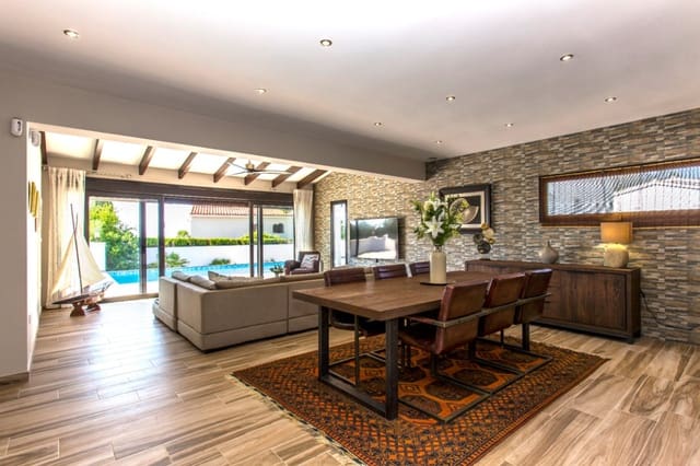 Chalet de 4 habitaciones en Moraira, Teulada-Moraira en venta con piscina garaje - 1.195.000 € (Ref: 9996354)