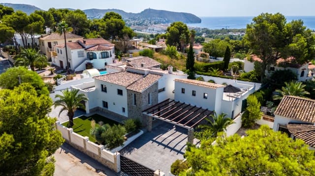 Chalet de 4 habitaciones en Moraira, Teulada-Moraira en venta con piscina garaje - 1.195.000 € (Ref: 9996354)