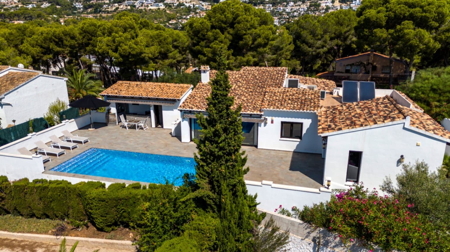 4 soveværelse Villa til salg i Moraira med swimmingpool garage - € 1.195.000 (Ref: 9996354)
