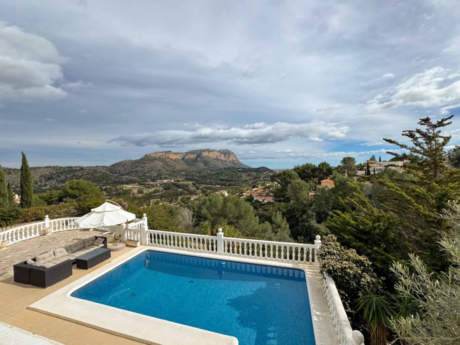 6 sovrum Villa till salu i La Sella med pool garage - 2 100 000 € (Ref: 9904735)
