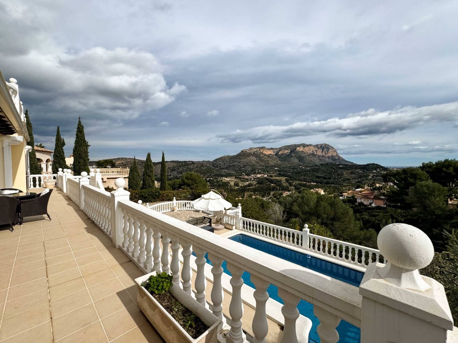 6 sovrum Villa till salu i La Sella med pool garage - 2 100 000 € (Ref: 9904735)