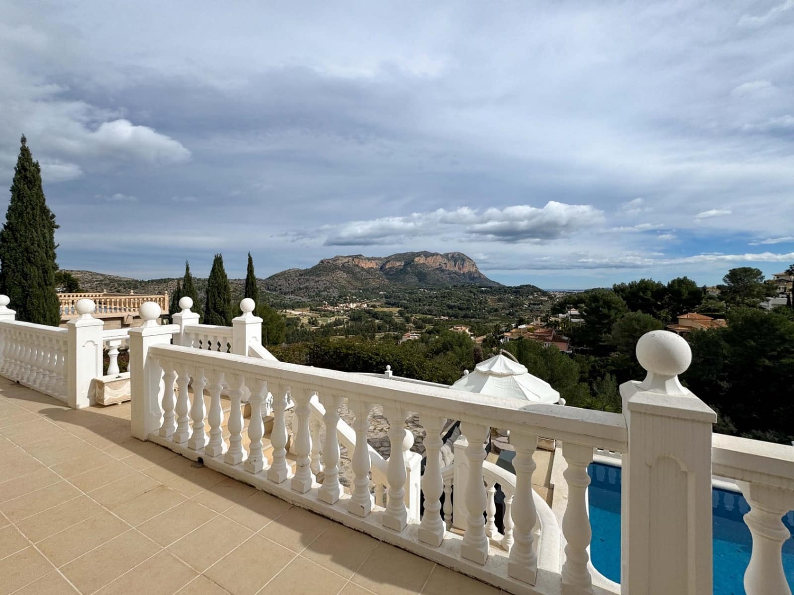 6 sovrum Villa till salu i La Sella med pool garage - 2 100 000 € (Ref: 9904735)
