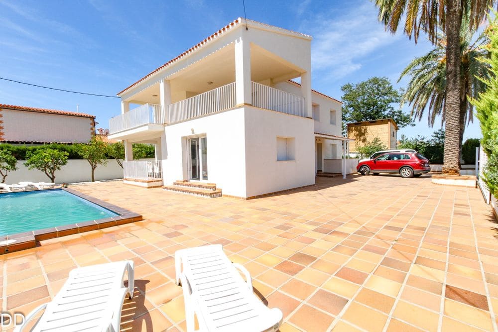 6 quarto Moradia para venda em Denia com piscina garagem - 975 000 € (Ref: 9904737)