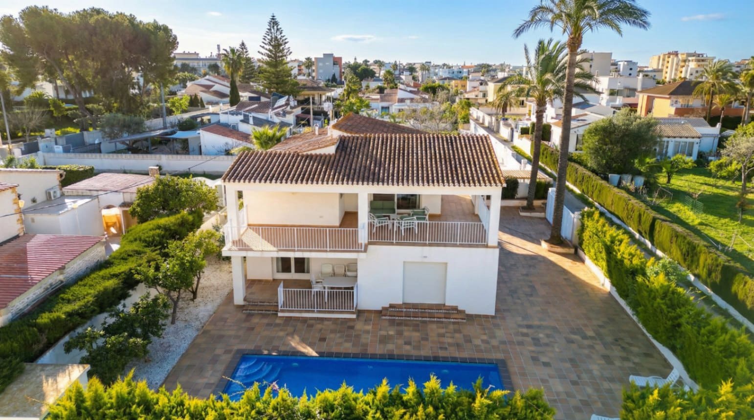 6 quarto Moradia para venda em Denia com piscina garagem - 975 000 € (Ref: 9904737)