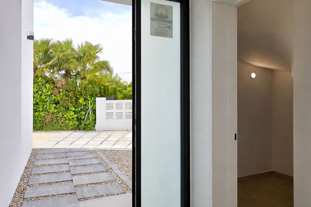 3 bedroom Villa for sale in Benissa with pool garage - € 1,175,000 (Ref: 9904746)