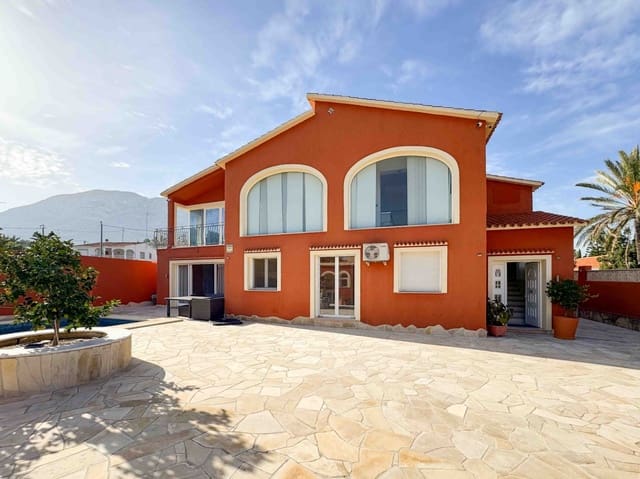 4 soverom Villa til salgs i Las Rotas / Les Rotes, Dénia med svømmebasseng garasje - € 970 000 (Ref: 9904748)