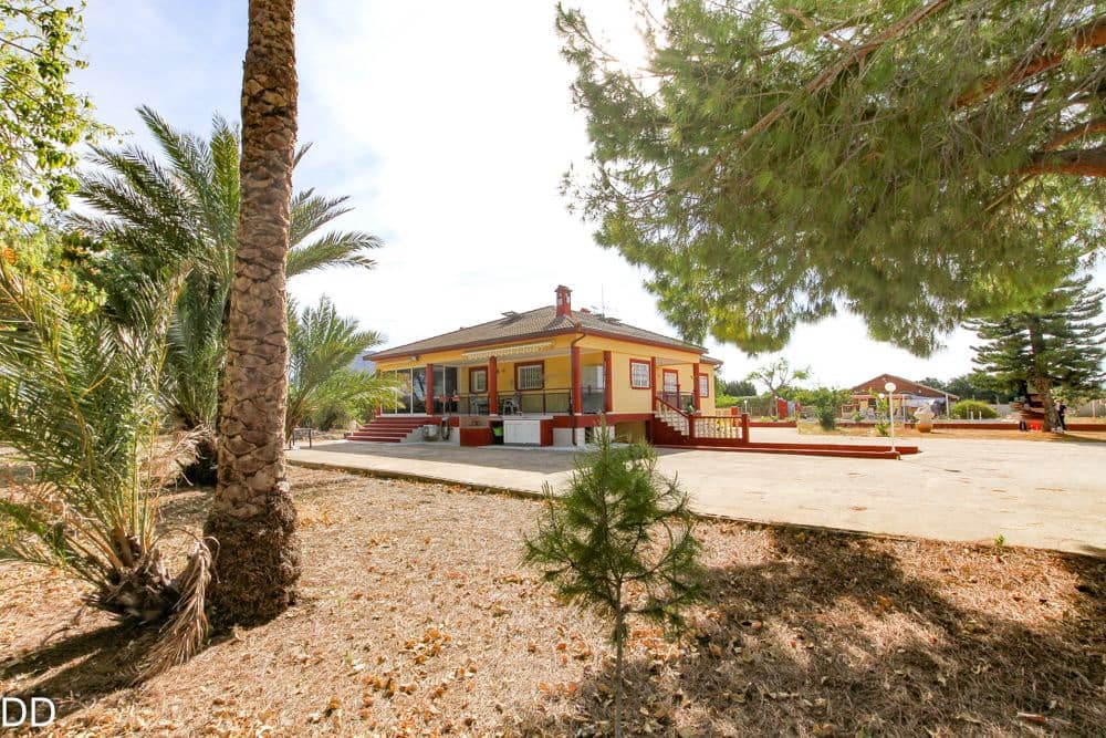 5 bedroom Villa for sale in Els Poblets with pool garage - € 850,000 (Ref: 9904750)