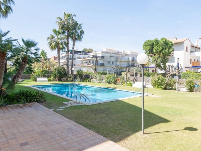 4 bedroom Apartment for rent in Sitges with pool garage - € 4,500 (Ref: 10012982)