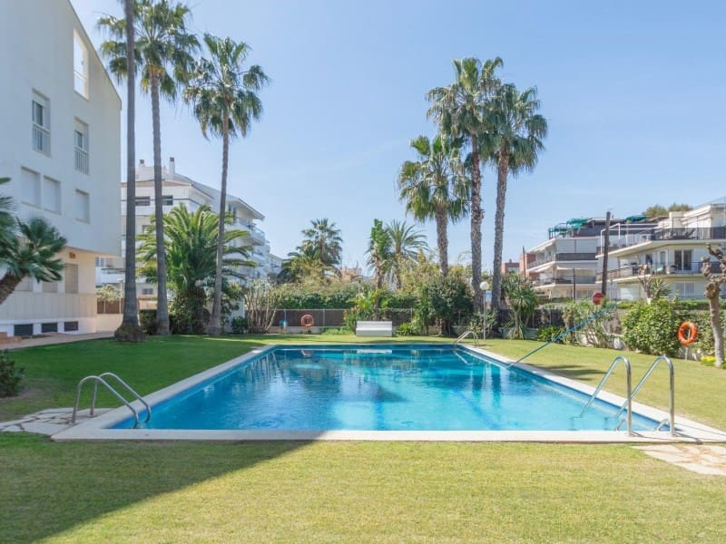 4 bedroom Apartment for rent in Sitges with pool garage - € 4,500 (Ref: 10012982)
