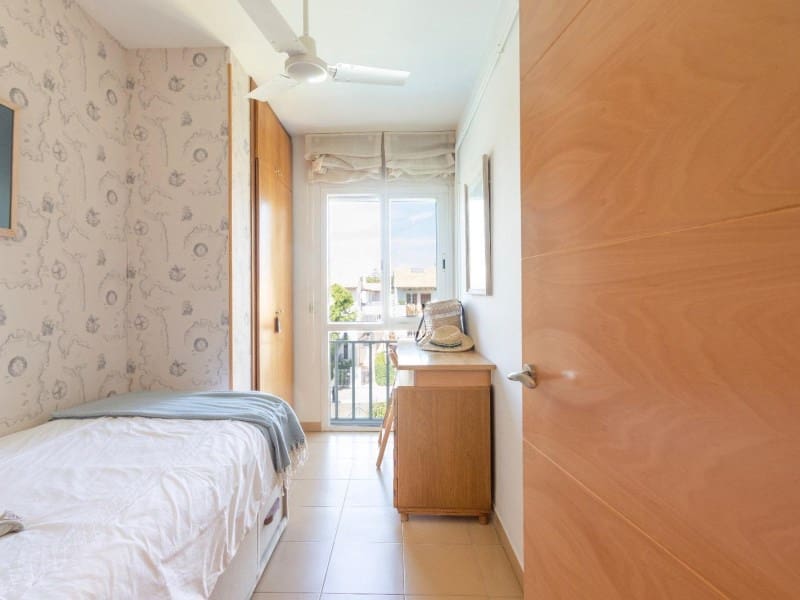 4 bedroom Apartment for rent in Sitges with pool garage - € 4,500 (Ref: 10012982)