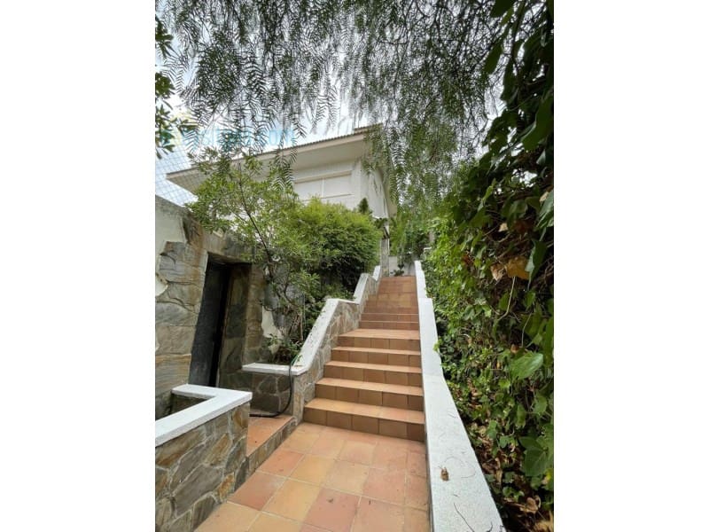 7 bedroom Villa for sale in Sitges - € 1,400,000 (Ref: 7270616)