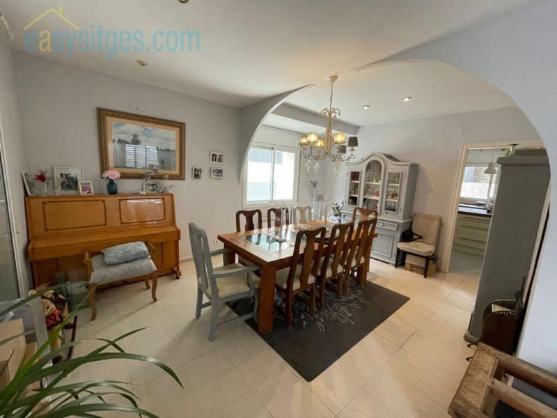 7 bedroom Villa for sale in Sitges - € 1,400,000 (Ref: 7270616)