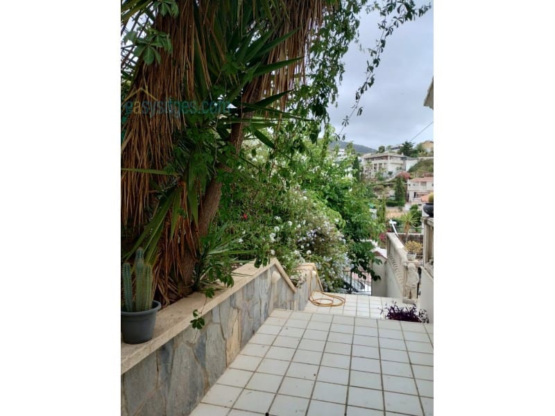 5 soveværelse Villa til salg i Sitges med garage - € 699.000 (Ref: 7835739)